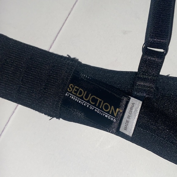 Frederick’s of Hollywood Black Satin Bra in Small - Picture 7 of 8